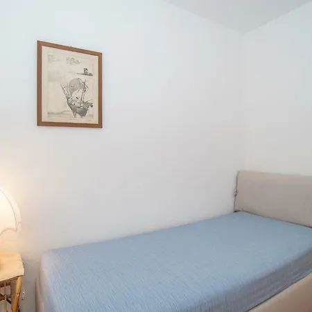Apartment Trilocale2 Stanze Lettoh12 *